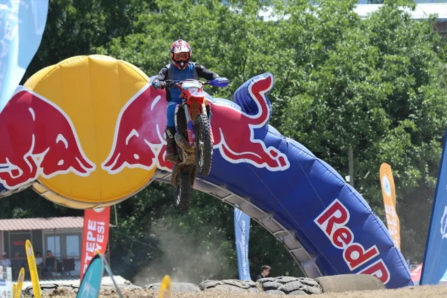 Türkiye Süper Enduro Şampiyonası Kocaeli'nin Çamurlu Pistinde Kıran Kırana Geçti