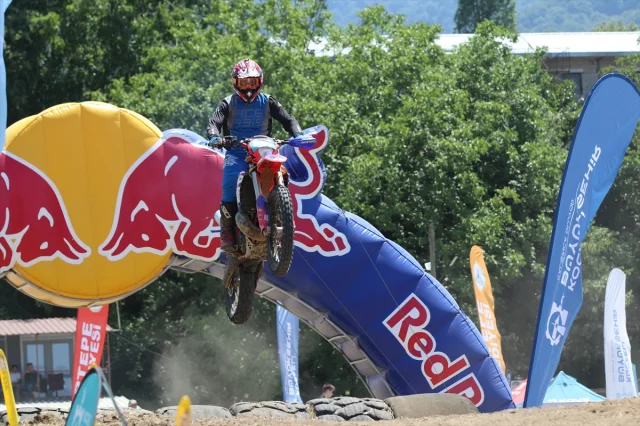 Türkiye Süper Enduro Şampiyonası Kocaeli'nin Çamurlu Pistinde Kıran Kırana Geçti