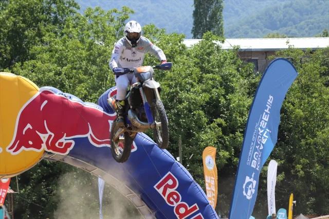 Türkiye Süper Enduro Şampiyonası Kocaeli'nin Çamurlu Pistinde Kıran Kırana Geçti