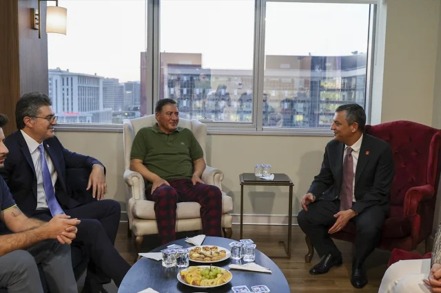 CHP Genel Başkanı Özgür Özel'den Ankara'daki Hastane Ziyaret...