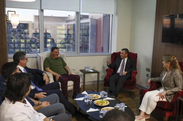 CHP Genel Başkanı Özgür Özel'den Ankara'daki Hastane Ziyareti