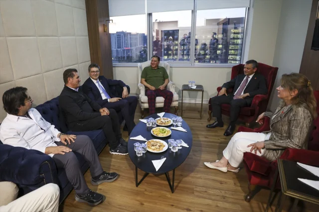 CHP Genel Başkanı Özgür Özel'den Ankara'daki Hastane Ziyareti