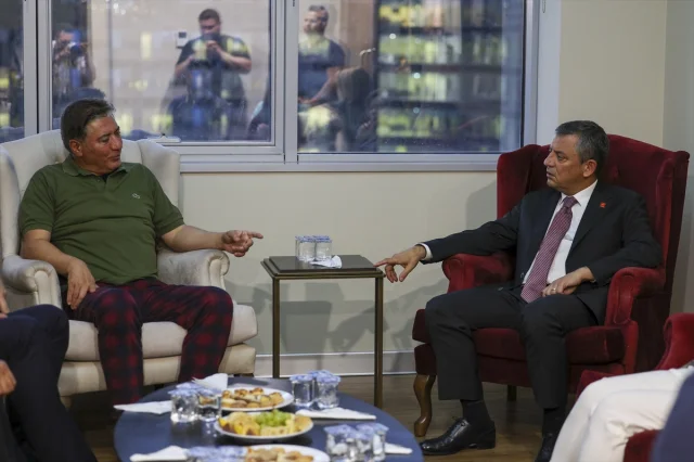 CHP Genel Başkanı Özgür Özel'den Ankara'daki Hastane Ziyareti