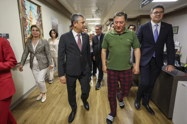 CHP Genel Başkanı Özgür Özel'den Ankara'daki Hastane Ziyareti