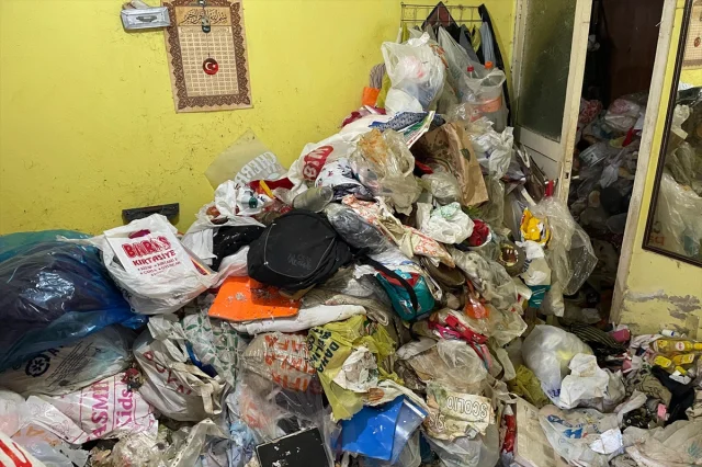İzmir Bornova'da Çöp Ev Skandalı Gün Yüzüne Çıktı