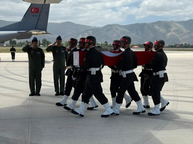 Pençe-Kilit Harekatı Bölgesinde Metan Gazından Etkilenen Askerler Uğurlandı