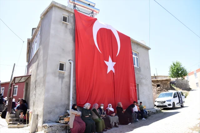 Bitlisli Şehitlerin Ailelerine Şehadet Haberi Ulaştı