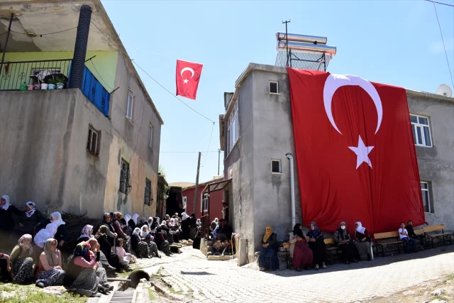 Bitlisli Şehitlerin Ailelerine Şehadet Haberi Ulaştı