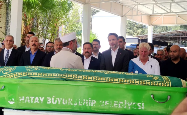 Enerji Bakanı Alparslan Bayraktar Hatay'da Cenaze Törenine K...