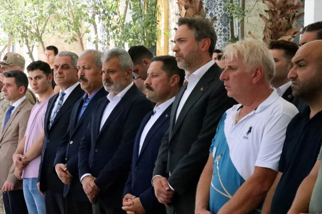 Enerji Bakanı Alparslan Bayraktar Hatay'da Cenaze Törenine Katıldı