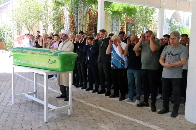 Enerji Bakanı Alparslan Bayraktar Hatay'da Cenaze Törenine Katıldı