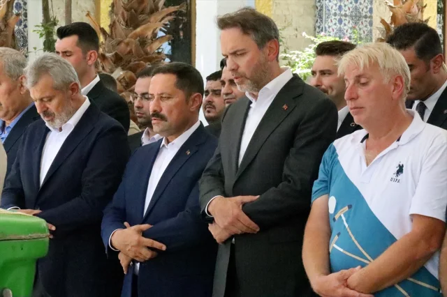 Enerji Bakanı Alparslan Bayraktar Hatay'da Cenaze Törenine Katıldı