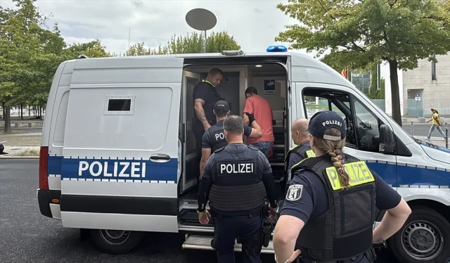 Berlin'de Filistin Destekçilerinden Çarpıcı Protesto