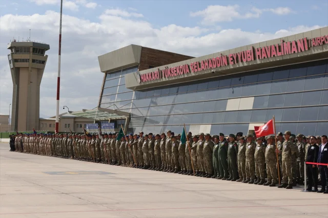 Hakkari'de Kahraman Askerler İçin Duygu Yüklü Tören