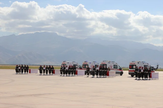 Hakkari'de Kahraman Askerler İçin Duygu Yüklü Tören