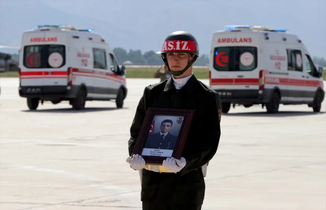 Hakkari'de Kahraman Askerler İçin Duygu Yüklü Tören