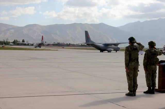 Hakkari'de Kahraman Askerler İçin Duygu Yüklü Tören