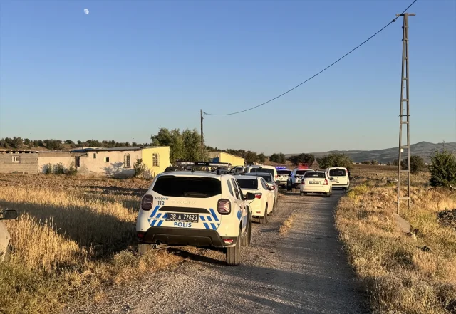 Kayseri'de Gergin Dakikalar: Silahlı Kavgada Üç Kişi Yaralan...