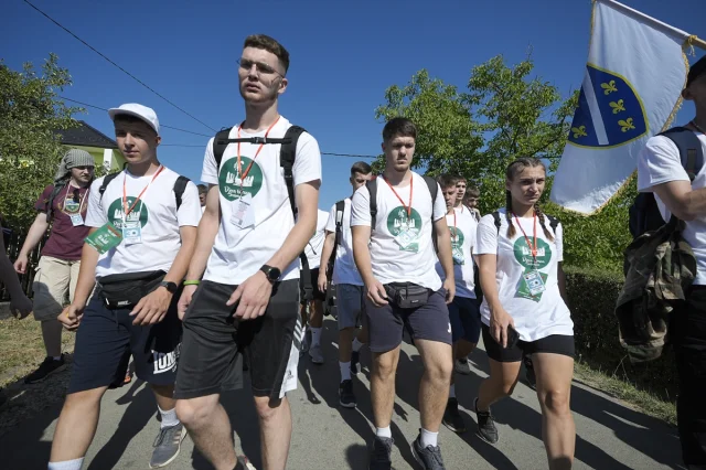 Srebrenitsa Soykırımı Kurbanları İçin Anlamlı Yürüyüş: Barış Yürüyüşü Başladı