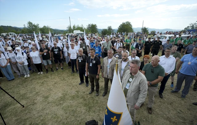 Srebrenitsa Soykırımı Kurbanları İçin Anlamlı Yürüyüş: Barış Yürüyüşü Başladı