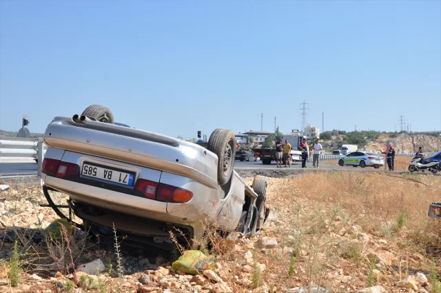 Mersin'de Trafik Kazası: Otomobil Devrildi, Can Kaybı ve Yar...