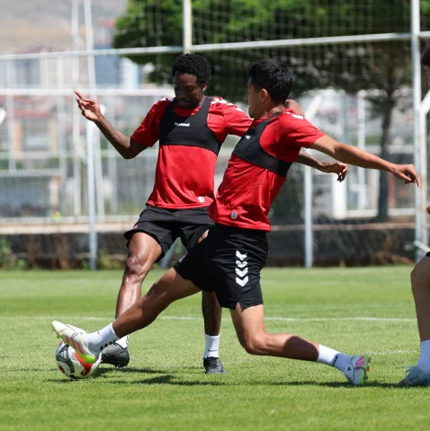 Sivasspor'un Yeni Sezon Hazırlıkları Yoğun Tempoda Devam Ediyor