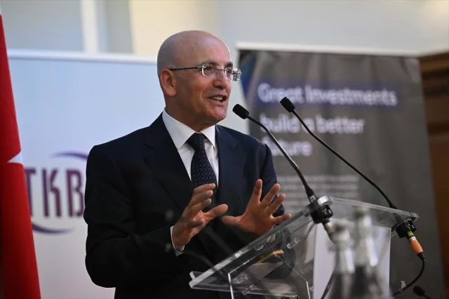 Mehmet Şimşek Londra'da Ekonomik Direnç ve İslami Finans Üzerine Konuştu