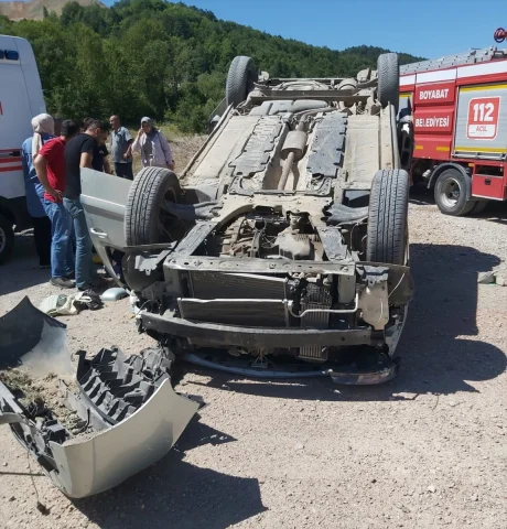 Sinop'ta Otomobil Kazası Üç Kişiyi Yaraladı