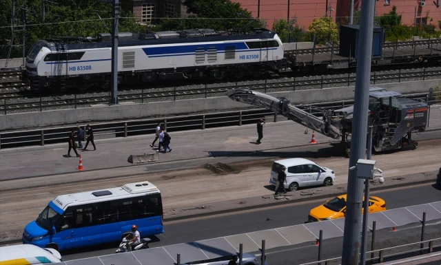 Ankara'da Sıhhiye Köprüsü Bakımı Trafiği Kilitledi