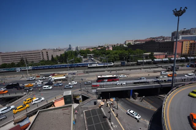 Ankara'da Sıhhiye Köprüsü Bakımı Trafiği Kilitledi
