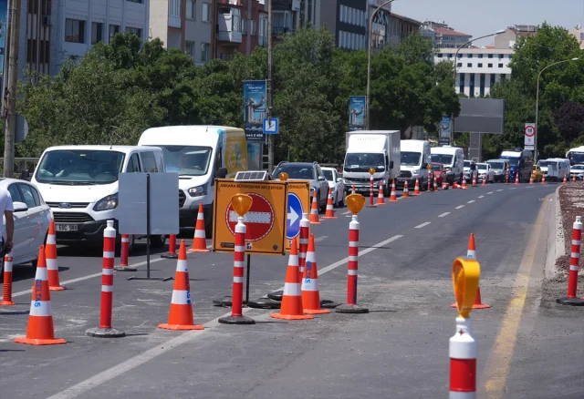 Ankara'da Sıhhiye Köprüsü Bakımı Trafiği Kilitledi