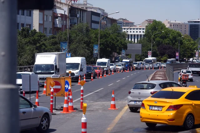 Ankara'da Sıhhiye Köprüsü Bakımı Trafiği Kilitledi