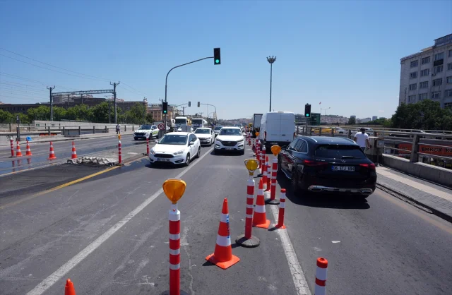 Ankara'da Sıhhiye Köprüsü Bakımı Trafiği Kilitledi