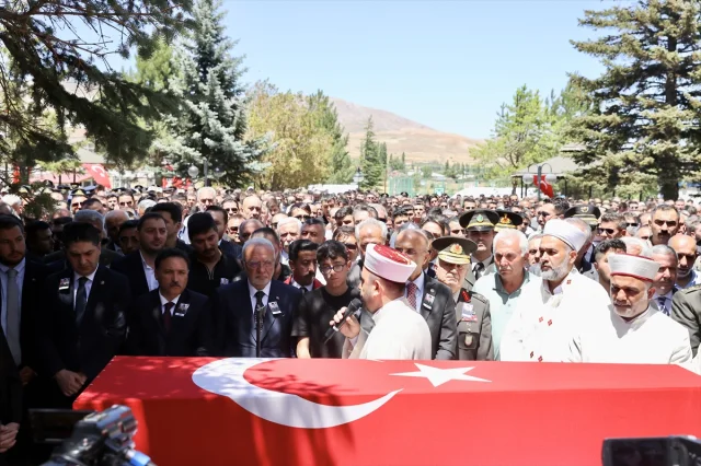 Kayseri'de Şehit Düşen Uzman Çavuş Ümit Üzüm'e Duygusal Veda