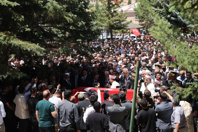 Kayseri'de Şehit Düşen Uzman Çavuş Ümit Üzüm'e Duygusal Veda
