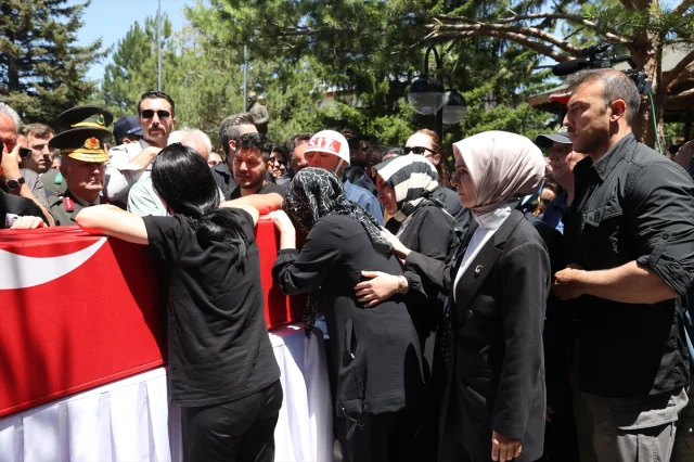 Kayseri'de Şehit Düşen Uzman Çavuş Ümit Üzüm'e Duygusal Veda
