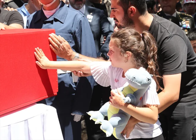 Kayseri'de Şehit Düşen Uzman Çavuş Ümit Üzüm'e Duygusal Veda