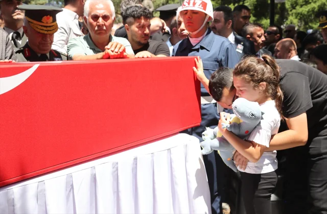 Kayseri'de Şehit Düşen Uzman Çavuş Ümit Üzüm'e Duygusal Veda