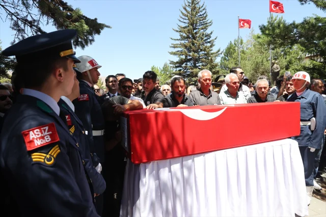 Kayseri'de Şehit Düşen Uzman Çavuş Ümit Üzüm'e Duygusal Veda