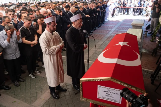Şehit Ahmet Gültekin İstanbul'da Toprağa Verildi