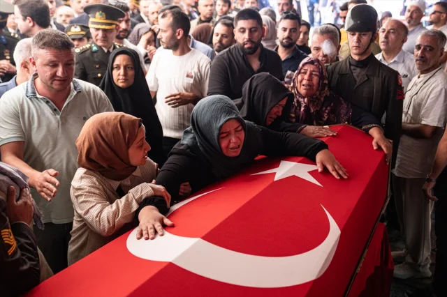 Şehit Ahmet Gültekin İstanbul'da Toprağa Verildi