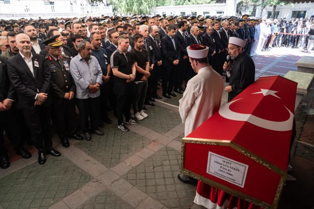 Şehit Ahmet Gültekin İstanbul'da Toprağa Verildi
