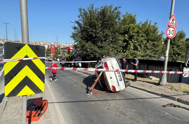 Bahçelievler'de Kaza: Otomobil Park Halindeki Araca Çarptı
