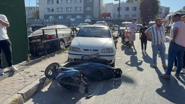 Bahçelievler'de Kaza: Otomobil Park Halindeki Araca Çarptı