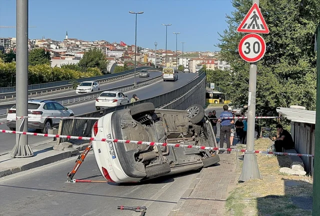 Bahçelievler'de Kaza: Otomobil Park Halindeki Araca Çarptı