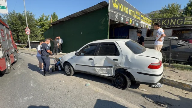 Bahçelievler'de Kaza: Otomobil Park Halindeki Araca Çarptı