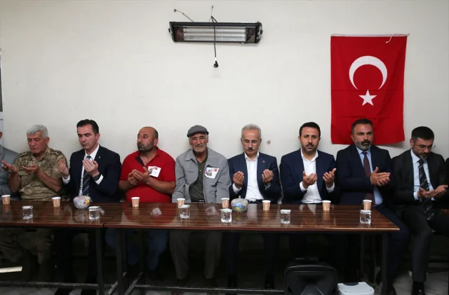 Bakan Uraloğlu, Bitlis'te Şehit Ailesine Taziye Ziyaretinde Bulundu