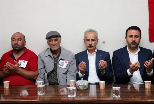 Bakan Uraloğlu, Bitlis'te Şehit Ailesine Taziye Ziyaretinde Bulundu