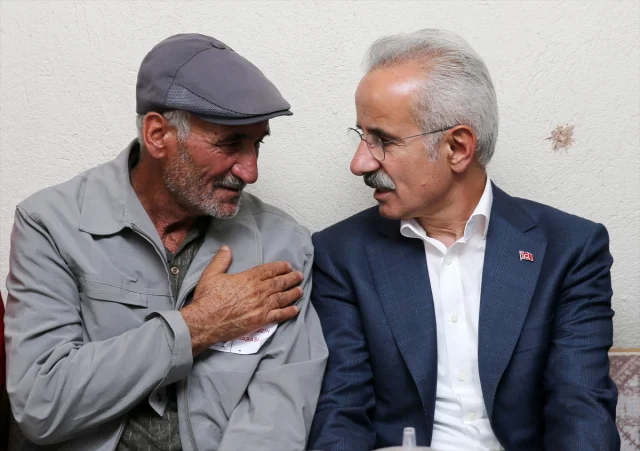 Bakan Uraloğlu, Bitlis'te Şehit Ailesine Taziye Ziyaretinde Bulundu