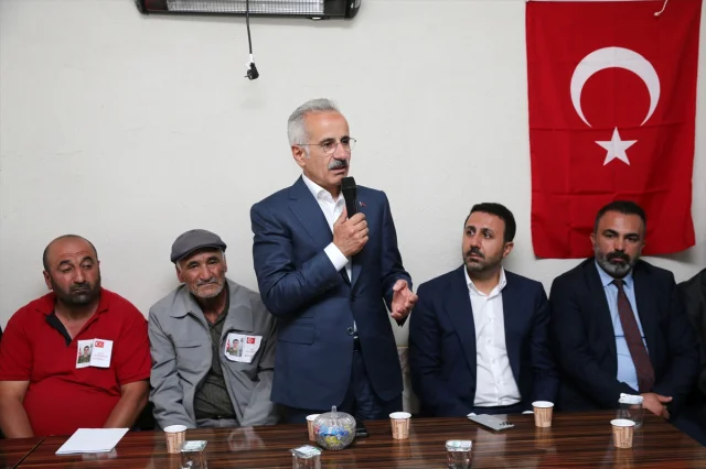 Bakan Uraloğlu, Bitlis'te Şehit Ailesine Taziye Ziyaretinde Bulundu